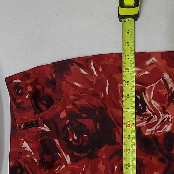 Chico's Red Pants covered in Roses size 3 (16) - Picture 5 of 8